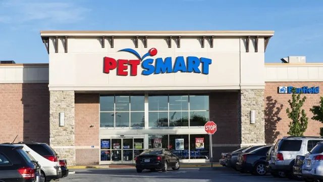 PetSmart donates $2.8 million to American Red Cross to support family pets during crisis PetSmart donates $2.8 million to American Red Cross to support family pets during crisis